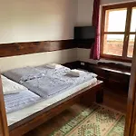 Bakonyszentkiralyi Menedek Apartmán *