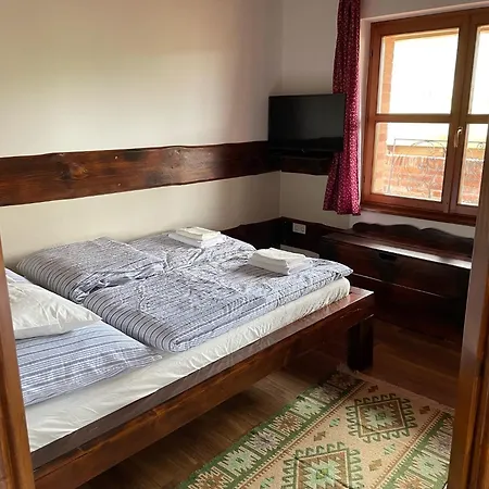 Bakonyszentkiralyi Menedek Daire *